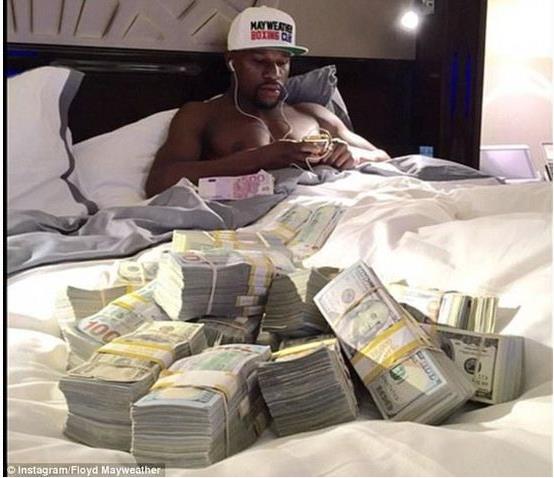 梅威瑟炫富劳斯莱斯,梅威瑟炫富美金图片