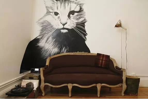 他是酒店界的乔布斯，一手创造出全世界最酷的酒店，还把跨界玩到极致