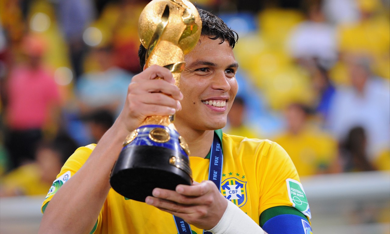 世界级中卫都穿什么样的足球鞋？耐克nike鬼牌传奇备受追捧