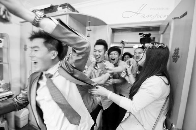 新郎接亲堵门搞笑问题模板,接亲堵门伴郎搞笑解围