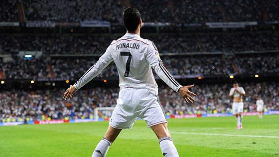 c罗经典庆祝动作国家队,c罗足球场上的庆祝动作