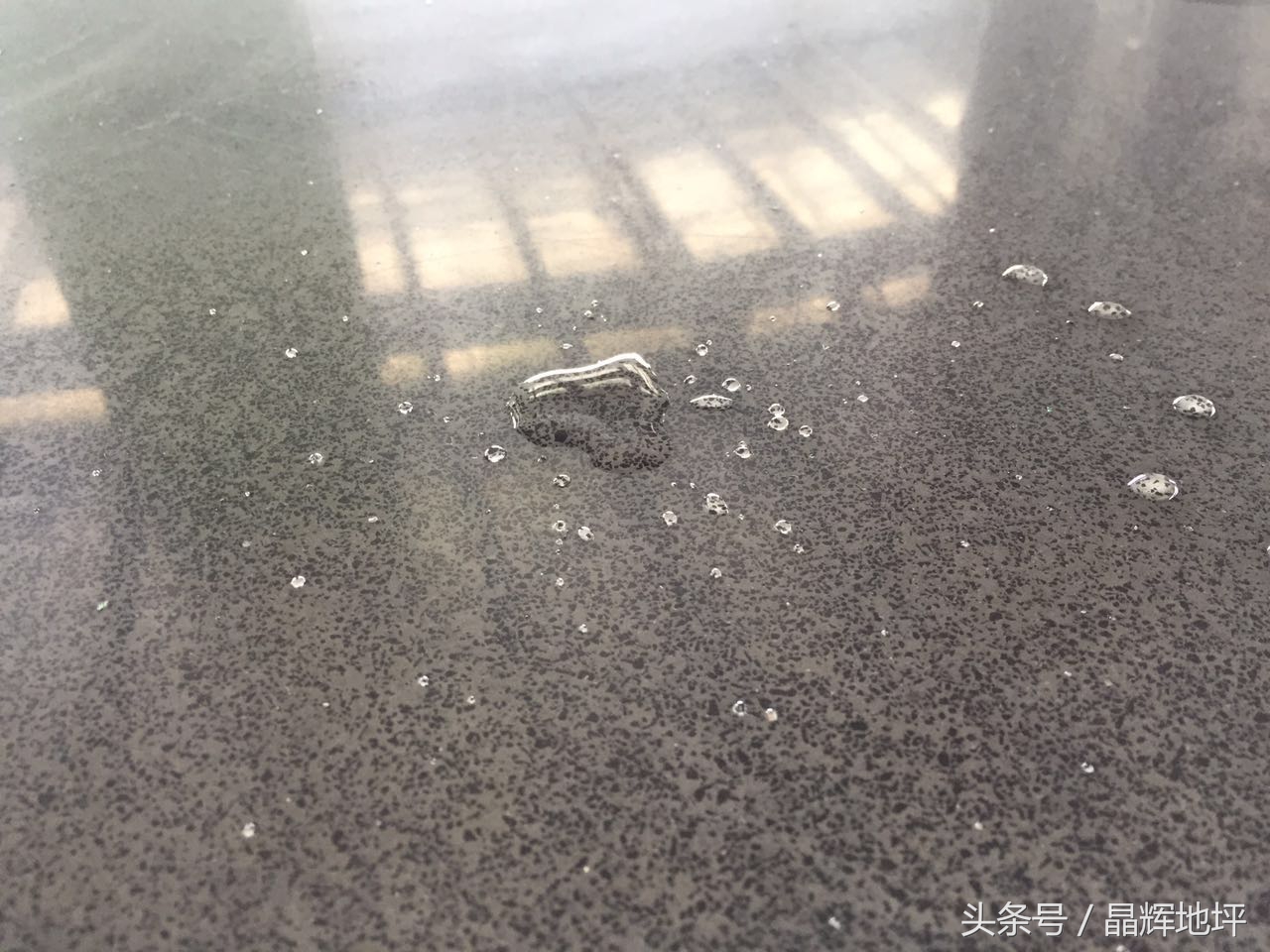 家庭地面起砂起皮怎么修补,墙面起皮脱落怎么最省钱翻新