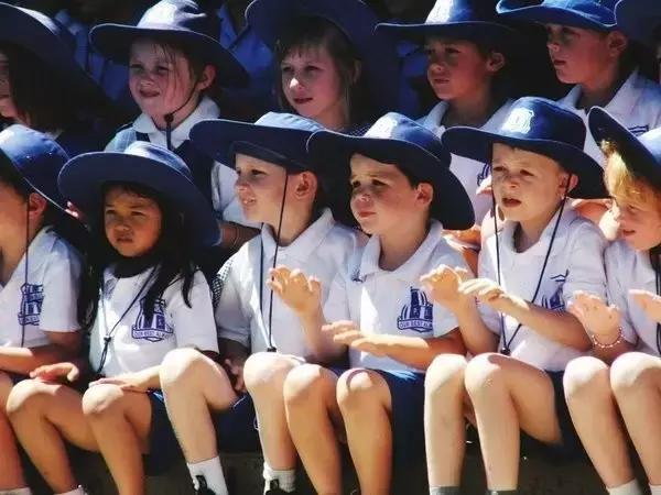 被全国嫌弃的校服,韩国女孩羡慕中国校服