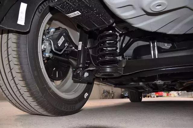 吉利帝豪gl1.4tcvt深度试驾视频,还原最真实的汽车测试