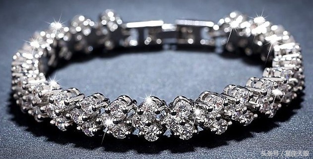 星座天眼：摩羯座、水瓶座、双鱼座7月15日（星期六）运势伟大的时代，就是谁也不把小人放在眼里的时代