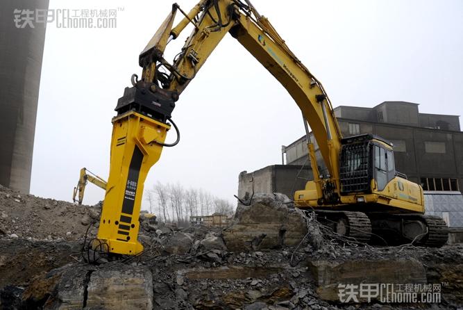 挖掘机都有破碎锤吗,挖掘机上破碎锤是什么