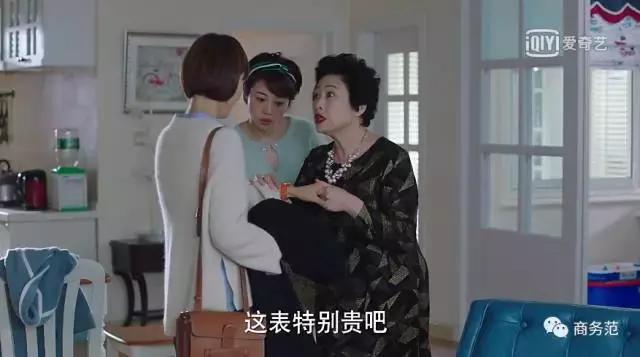 唐晶戴的项链前半生,唐晶戴戒指