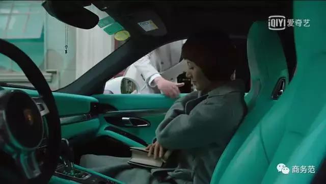 唐晶戴的项链前半生,唐晶戴戒指