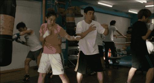 生活强奸了我们，有人选择直面反抗，也有人学会享受，各有各的活法，各有各的人生。