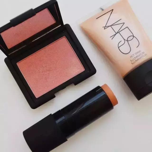 大牌腮红最好看的颜色,腮红高光修容三合一测评大牌推荐