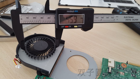 笔记本电脑拆机清灰服务,笔记本电脑发烫怎么清灰