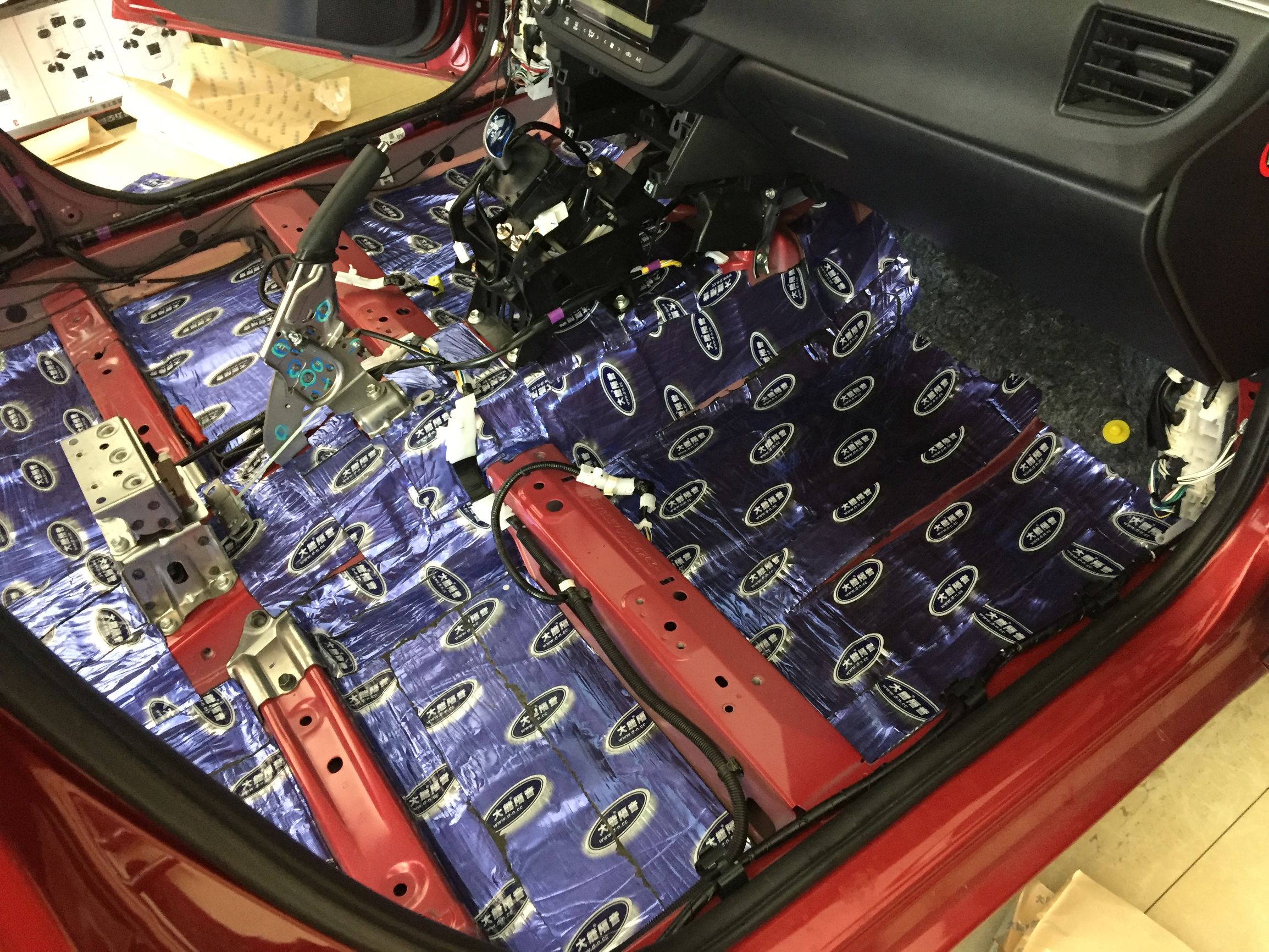 丰田卡罗拉地板隔音,丰田卡罗拉四门做隔音