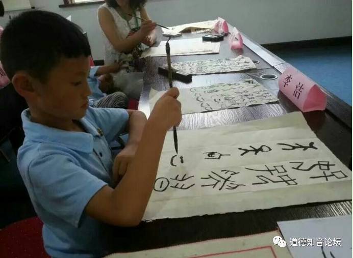 国学诵读教育特色,国学经典诵读课堂实录