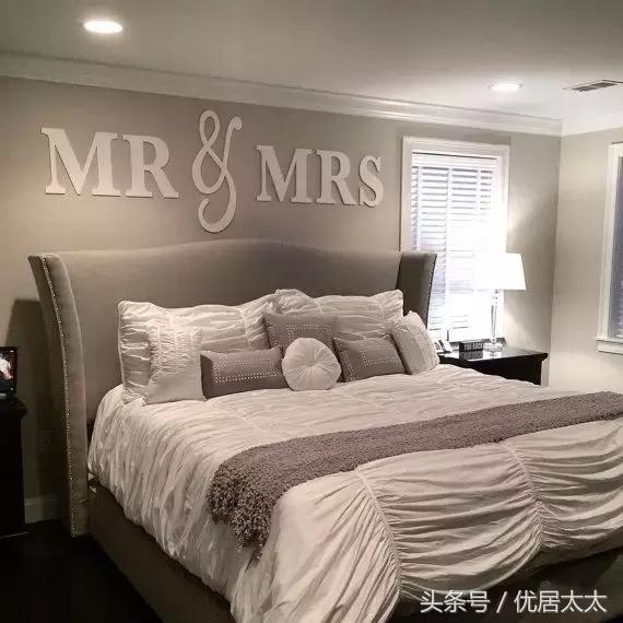 你的床屏该变变样子了，不要只会挂婚纱照了