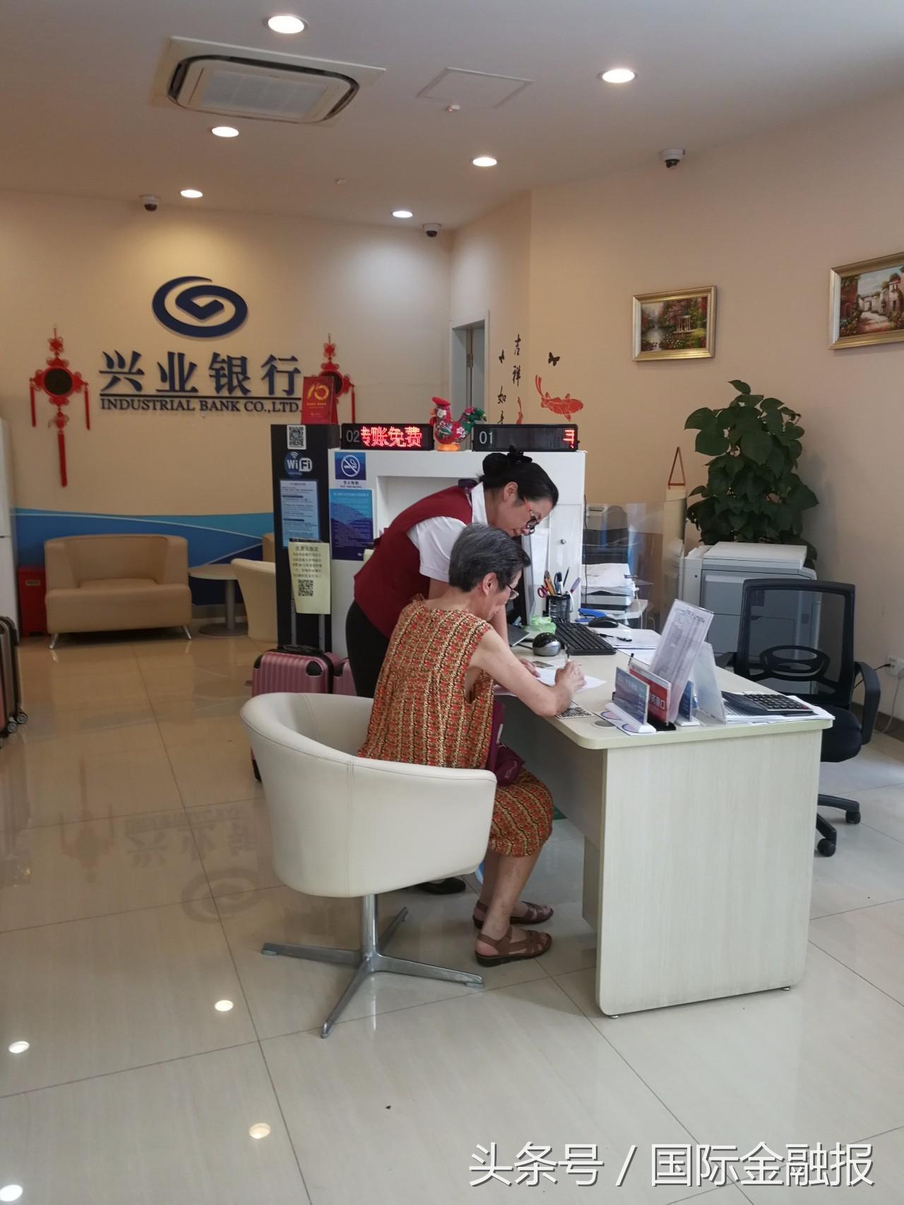 曾背负抗衡互金希望，而今客少盈利难，“过气网红”社区银行很尴尬