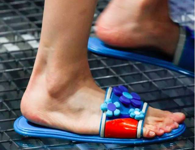 网红夏季百搭拖鞋,2019网红拖鞋夏