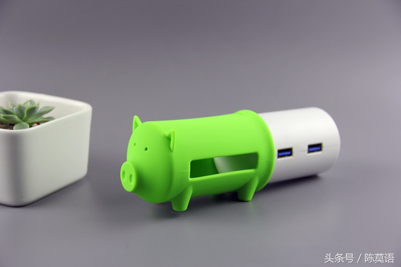 又找不到读卡器了？还在抱怨USB接口不够用？看小猪如何完美演绎读卡集线艺术