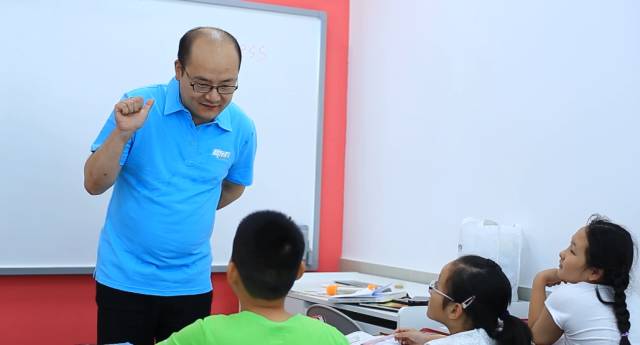 镜头丨从学员到新东方校长，追梦20年，他不断问自己这1个问题