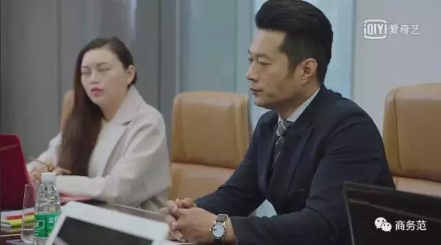 唐晶戴的项链前半生,唐晶戴戒指