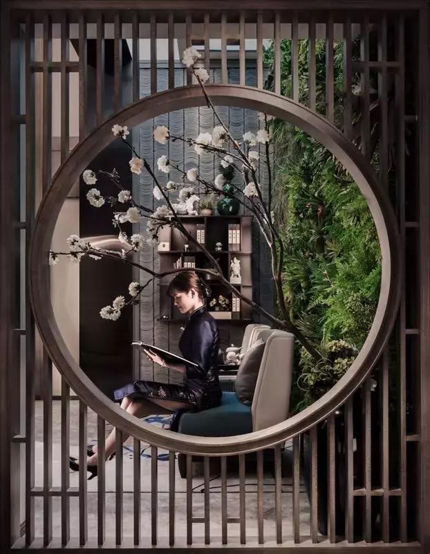 著名商业摄影师作品图片,采访一年收入两千万女博主