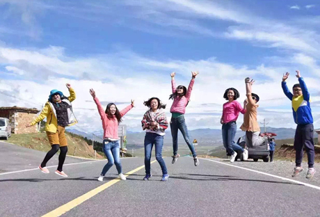 稻城亚丁自驾好还是跟团好,稻城亚丁跟团好还是自己去好