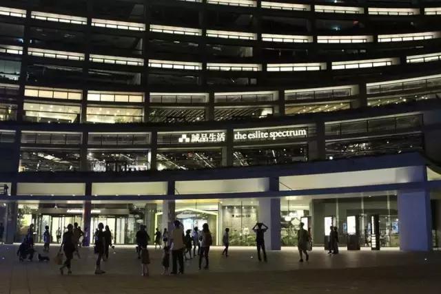 没人买纸质书的时候，诚品书店靠什么活下来？这个故事很励志