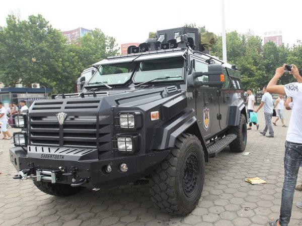 体型巨大的越野车,比悍马还牛的越野车