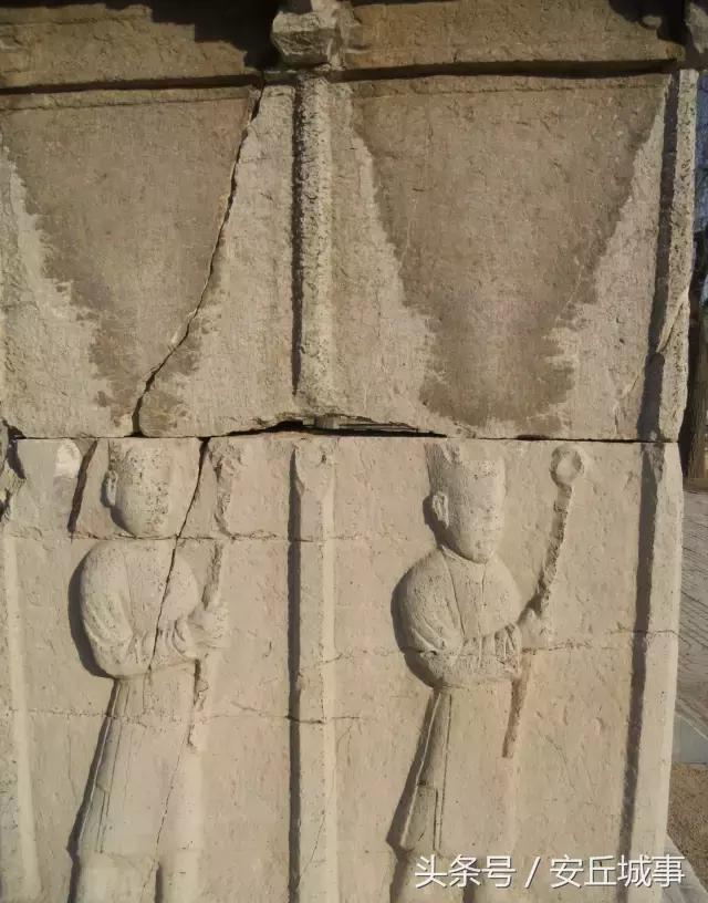 安丘石埠子出土一石棺，人称九女坟