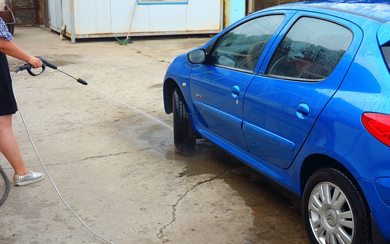 用它轻松搞定洗车清洁到位,怎么快速洗车洗得干净效力快