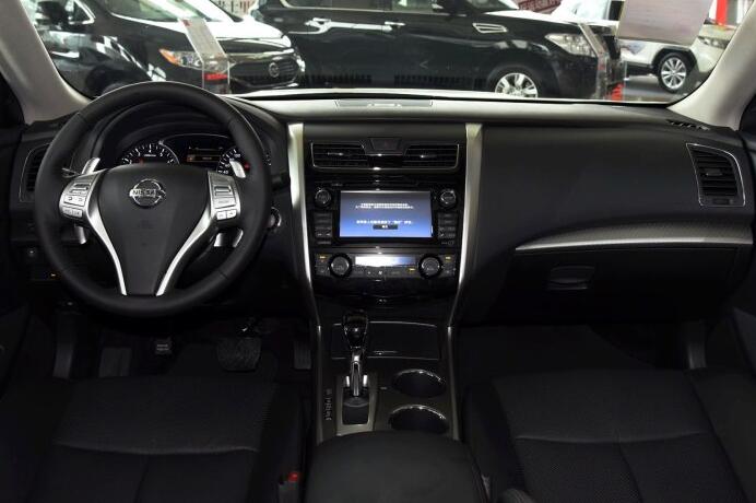 号称移动沙发的日产天籁,乘坐者之车