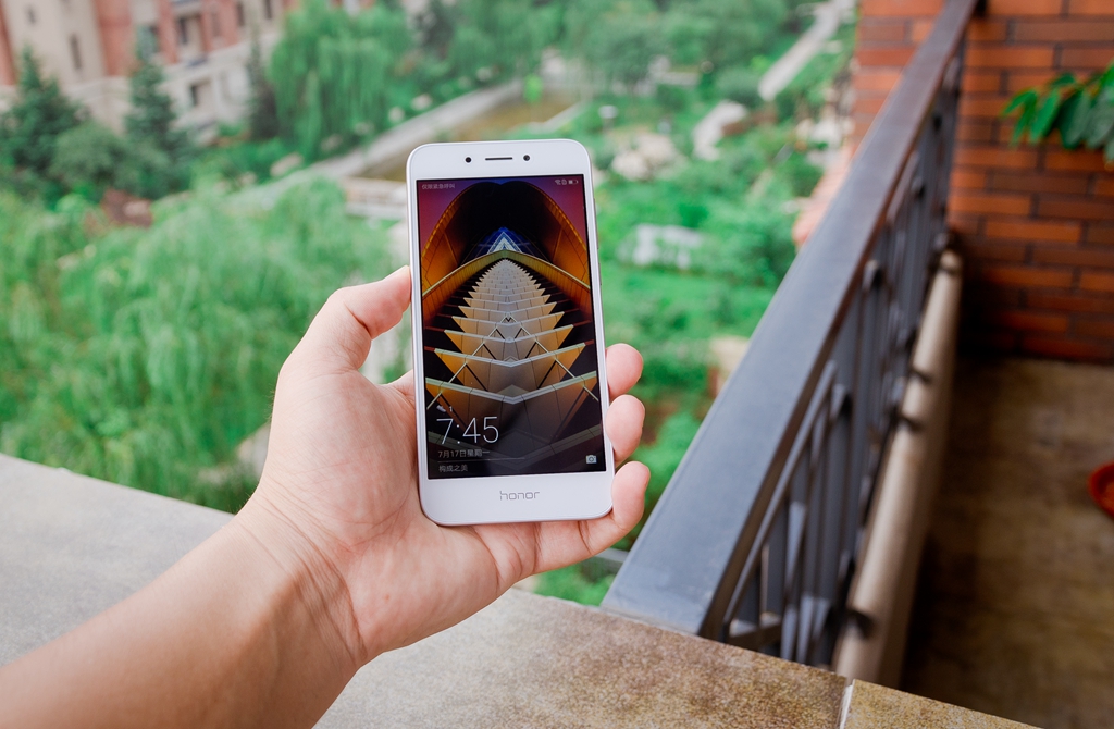 荣耀畅玩6a详解,不费流量而且还好玩的游戏推荐