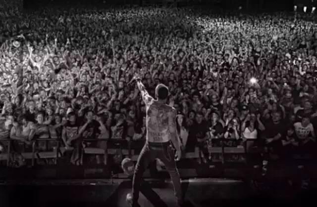 林肯公园主唱自杀：“这是我们的时代，这个时代叫做林肯公园。”