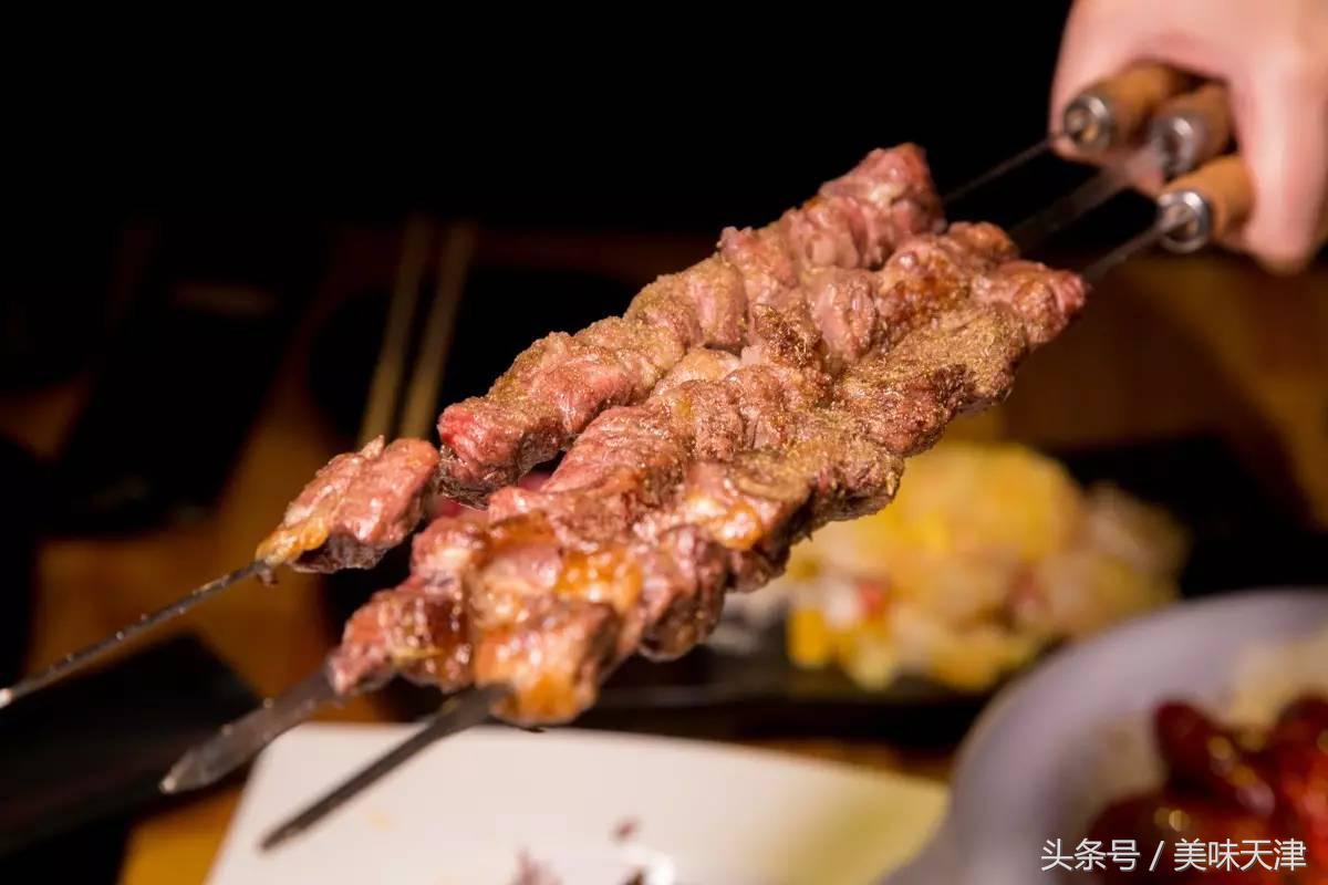 那天明明想要约你喝酒，开口却变成了「要不要一起吃饭」，酒馆中的美味派，夜宵中的狂热派，非你莫属