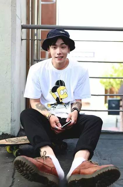 渔夫帽秋冬搭配街拍,夏季黑色渔夫帽女穿搭