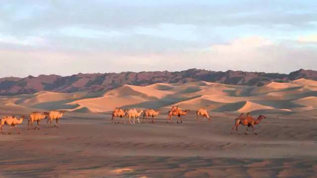 去国外火车旅行最美十条线路,当火车路过湖北省山区