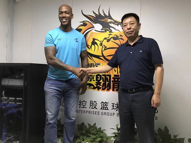 阿迪达斯资助美国排球队，乔丹体育反转状告乔丹侵犯名誉权｜懒熊早知道