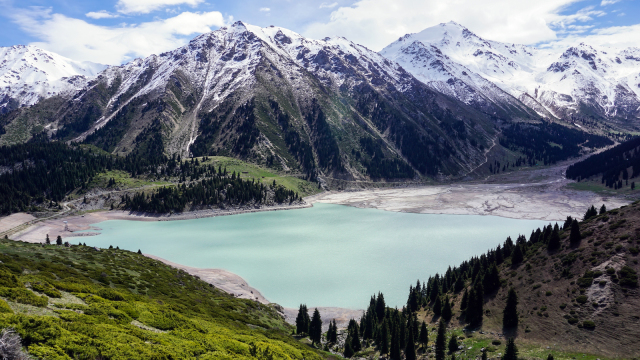 去国外火车旅行最美十条线路,当火车路过湖北省山区