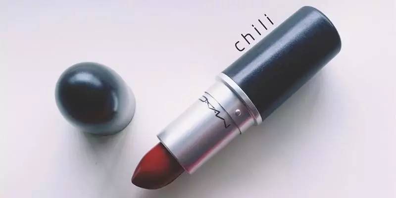 不用美白你也可以白成一道光,显白不化妆也能涂的口红