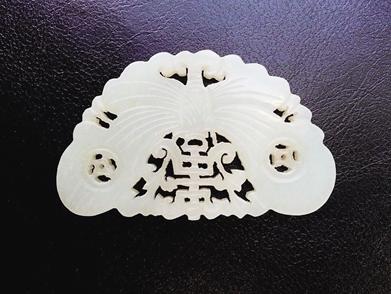 和田玉雕蝴蝶什么寓意,和田玉镂空心心相印玉佩