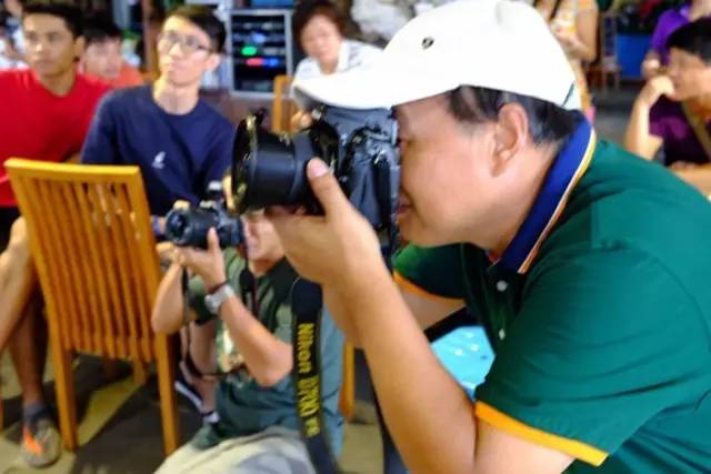 做个没感情有情怀的人,有情怀的人和没情怀的人