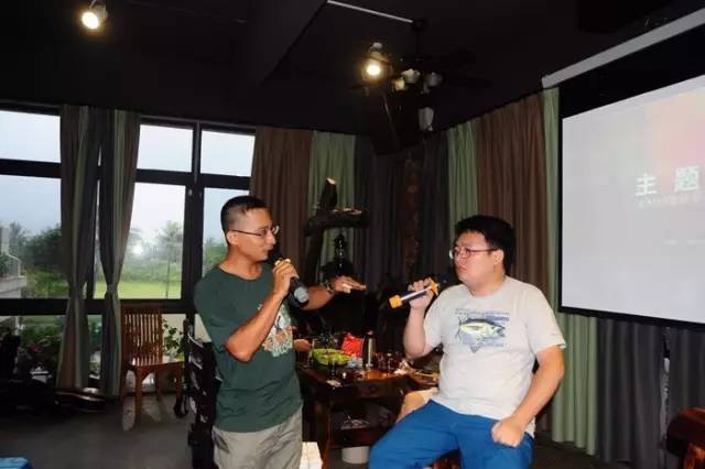 做个没感情有情怀的人,有情怀的人和没情怀的人