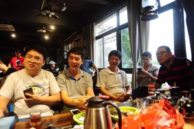 做个没感情有情怀的人,有情怀的人和没情怀的人