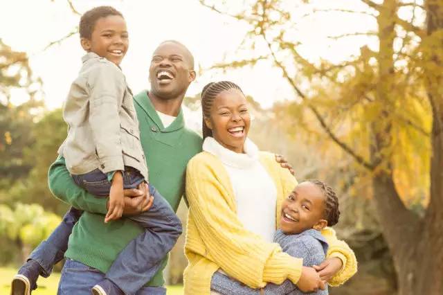 连非洲小哥都被晒黑！点这里告诉你晒黑了还能白回来的办法！