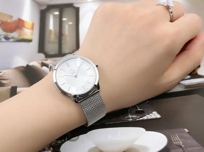 ck手表佩戴方法图解大全,CK手表怎么调日期