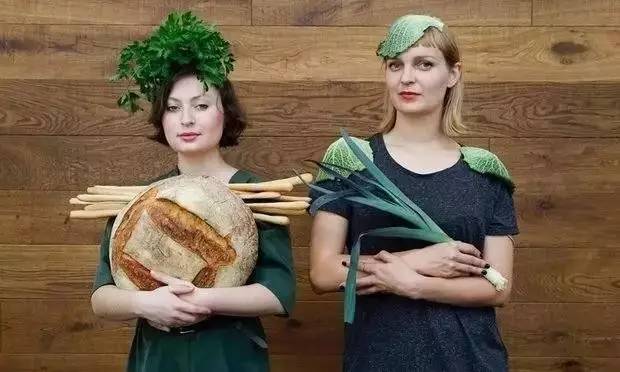 明明知道会倒闭，俩姑娘却还是开了这家零包装的超市，只为告诉你一件被忽略的事