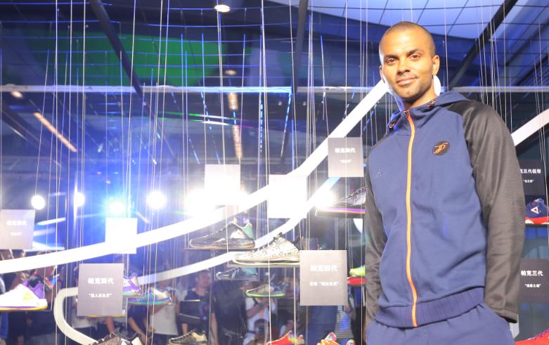 京城狂飙！帕克五代震动来袭神器在脚看法国跑车驰骋纵横