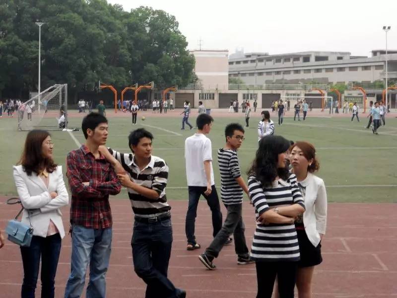 新宜宾三中,谢谢你三个字的歌词