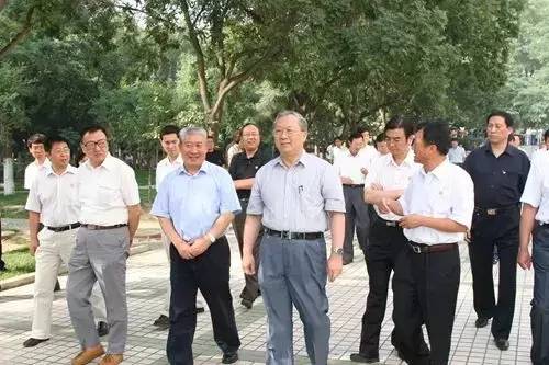 一年级新生了解新学校报到,迎新特辑大学生活从入门到精通