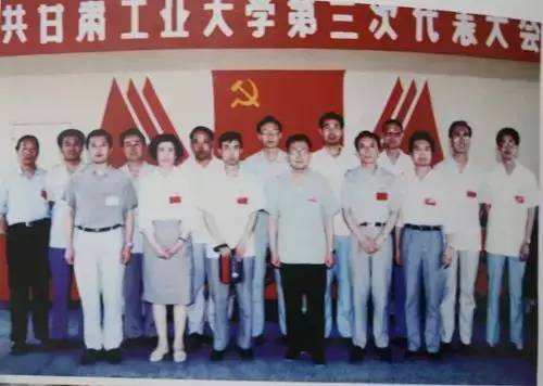 一年级新生了解新学校报到,迎新特辑大学生活从入门到精通