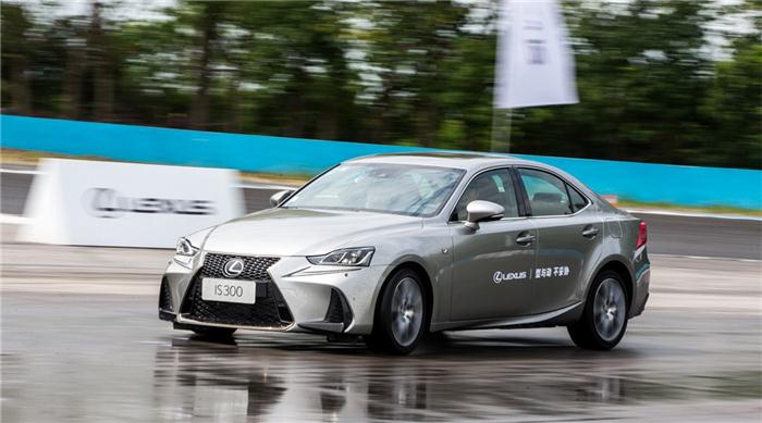 “型与动，不让步”赛道体验雷克萨斯IS